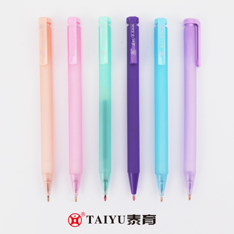 Studerende bruger den populære nye transparente matte designgel gelpen 3147A
